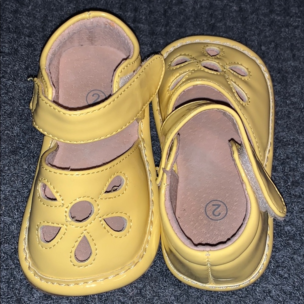 Infant squeaky shoes